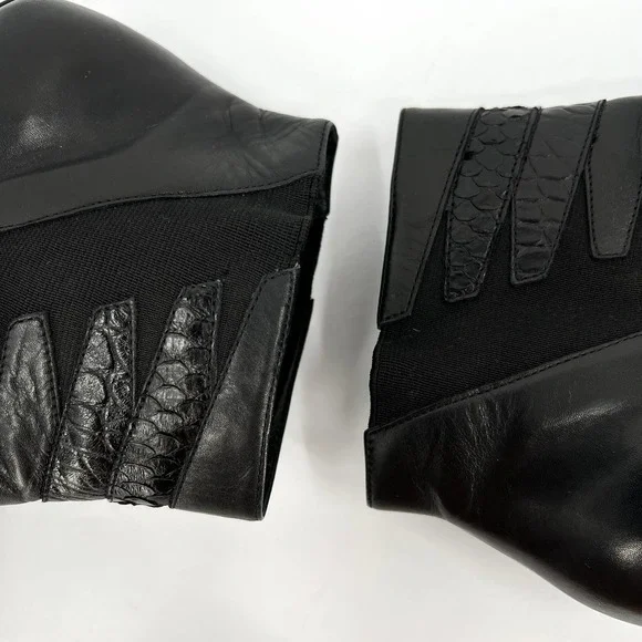 BRIAN ATWOOD Shoes Womens 8 Black Duris Heeled Leather Ankle Bootie Embossed